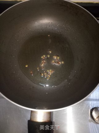 菠萝炒大虾的做法步骤：2