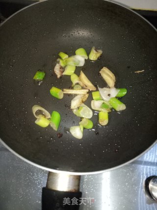 菠萝炒大虾的做法步骤：3