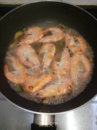 菠萝炒大虾的做法步骤：5