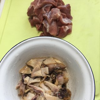 墨鱼干煲瘦肉的做法步骤：1