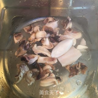 墨鱼干煲瘦肉的做法步骤：2