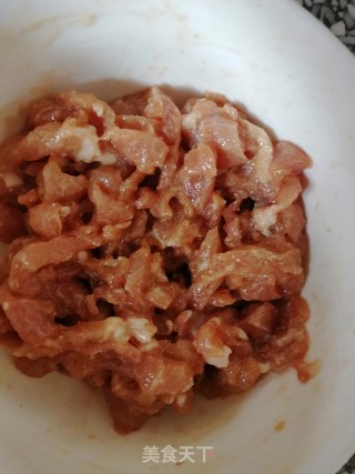 甜豆荚炒肉的做法步骤：2