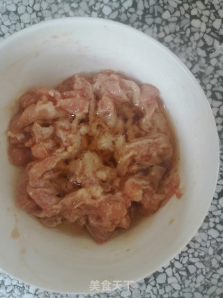 甜豆荚炒肉的做法步骤：3