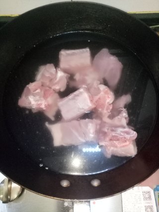 莲藕排骨汤的做法步骤：1