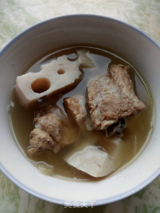 莲藕排骨汤的做法步骤：5
