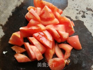 番茄炒包菜的做法步骤：1
