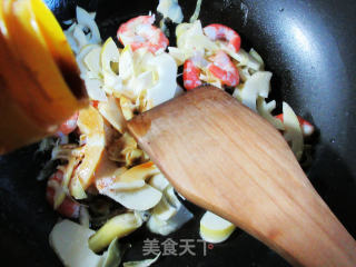 甜虾炒乌笋的做法步骤：8
