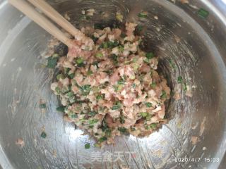 鲜肉虾仁馄饨的做法步骤：2