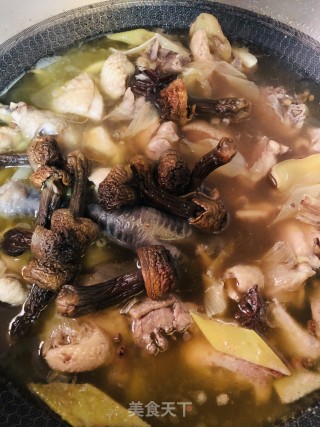 松茸炖鸡的做法步骤：7
