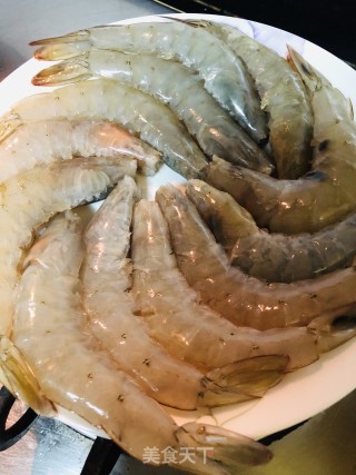 油焖大虾的做法步骤：1