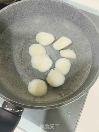 西芹黄瓜木耳带子的做法步骤：1