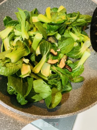 香菇青菜的做法步骤：3