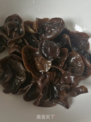 秋耳山药沙姜鸡的做法步骤：4