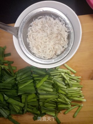 虾皮炒韭菜的做法步骤：1