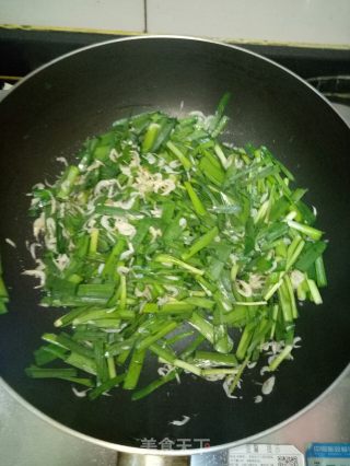虾皮炒韭菜的做法步骤：4