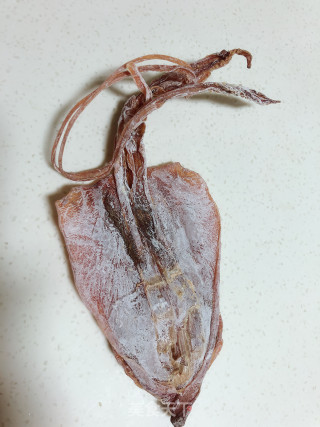 烤鱿鱼的做法步骤：1