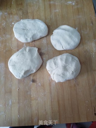 烫面葱油饼的做法步骤：2