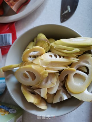今天我吃素—香菇烧笋的做法步骤：2