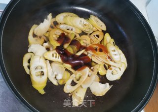 今天我吃素—香菇烧笋的做法步骤：4