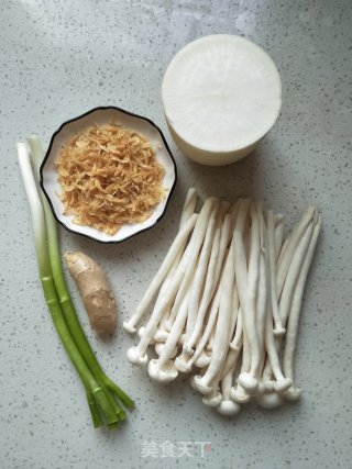 白萝卜虾皮蘑菇汤的做法步骤：1