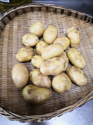 香煎小土豆的做法步骤：1