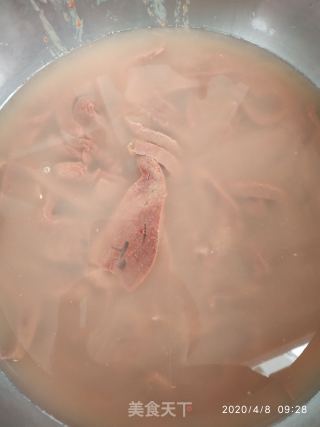 菠菜猪肝粥的做法步骤：1