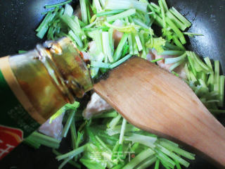 肉燕炒芹菜的做法步骤：7