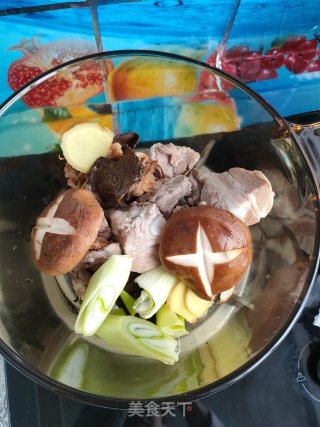 排骨菌菇汤的做法步骤：7