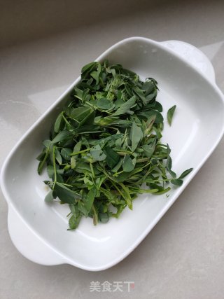 苜蓿炒豆皮的做法步骤：3