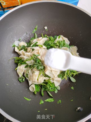 苜蓿炒豆皮的做法步骤：6