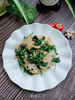 苜蓿炒豆皮的做法步骤：10
