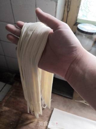 手擀面的做法步骤：8