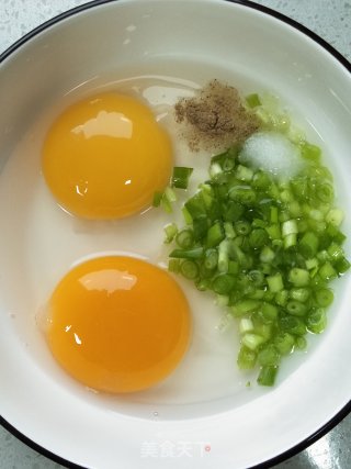 葱花煎鹅蛋的做法步骤：2