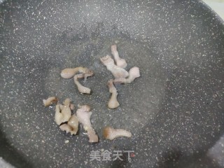 蒜毫蘑菇炒肉的做法步骤：4