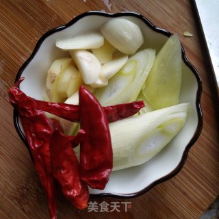 五香鹌鹑蛋的做法步骤：1