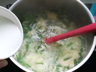 韭菜花鲜虾蛋花汤的做法步骤：7