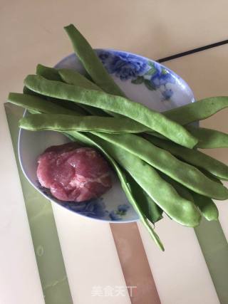 扁豆炒肉丝的做法步骤：1