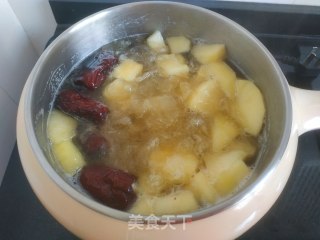 苹果银耳红枣汤的做法步骤：10