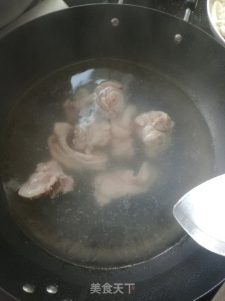 虫草花山药兔肉汤的做法步骤：2