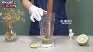 柠檬茶创新饮品|陈皮柠檬茶的做法步骤：3
