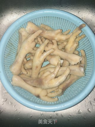 酸辣无骨鸡爪的做法步骤：3