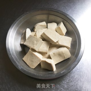 泥鳅炖豆腐的做法步骤：2
