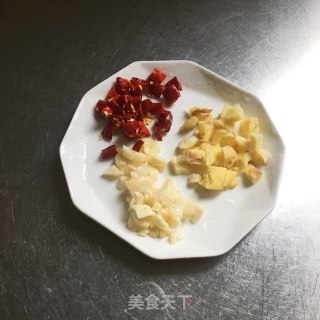 泥鳅炖豆腐的做法步骤：3