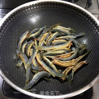 泥鳅炖豆腐的做法步骤：5