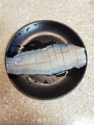 香酥巴沙鱼柳的做法步骤：2