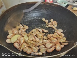 芹菜炒白米虾的做法步骤：5