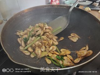芹菜炒白米虾的做法步骤：7