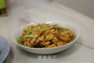 芹菜炒白米虾的做法步骤：8