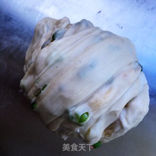 美味葱花饼的做法步骤：8
