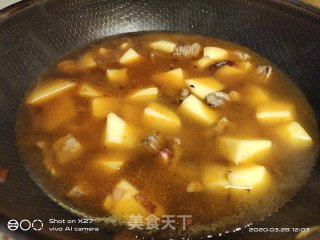 牛腩烧土豆的做法步骤：4